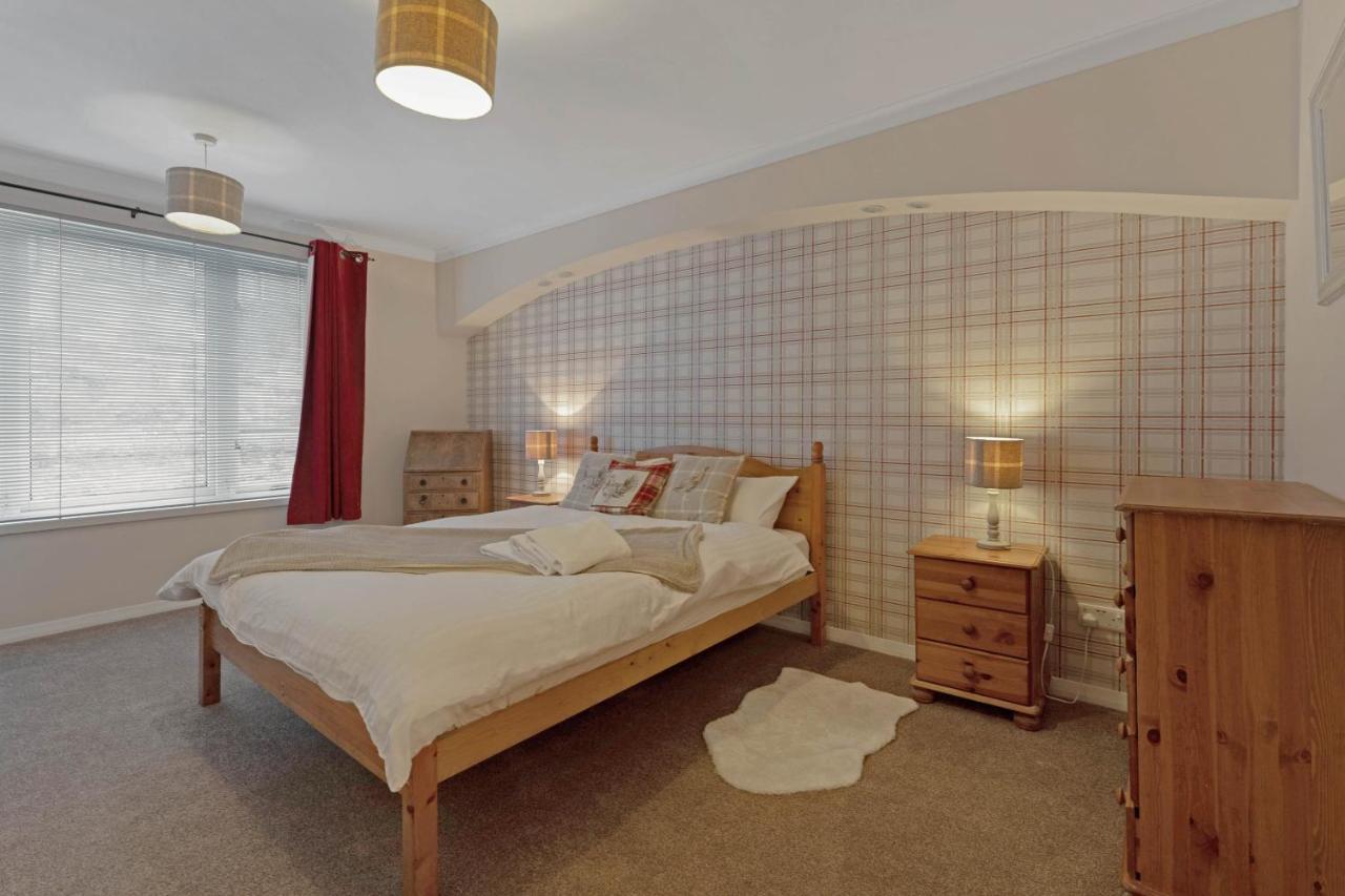 Elegant & Unique Getaway - Spacious 3 Bedroom, 2 Bathroom City Centre Apartment - Free Allocated Parking. Edinburgh Eksteriør bilde