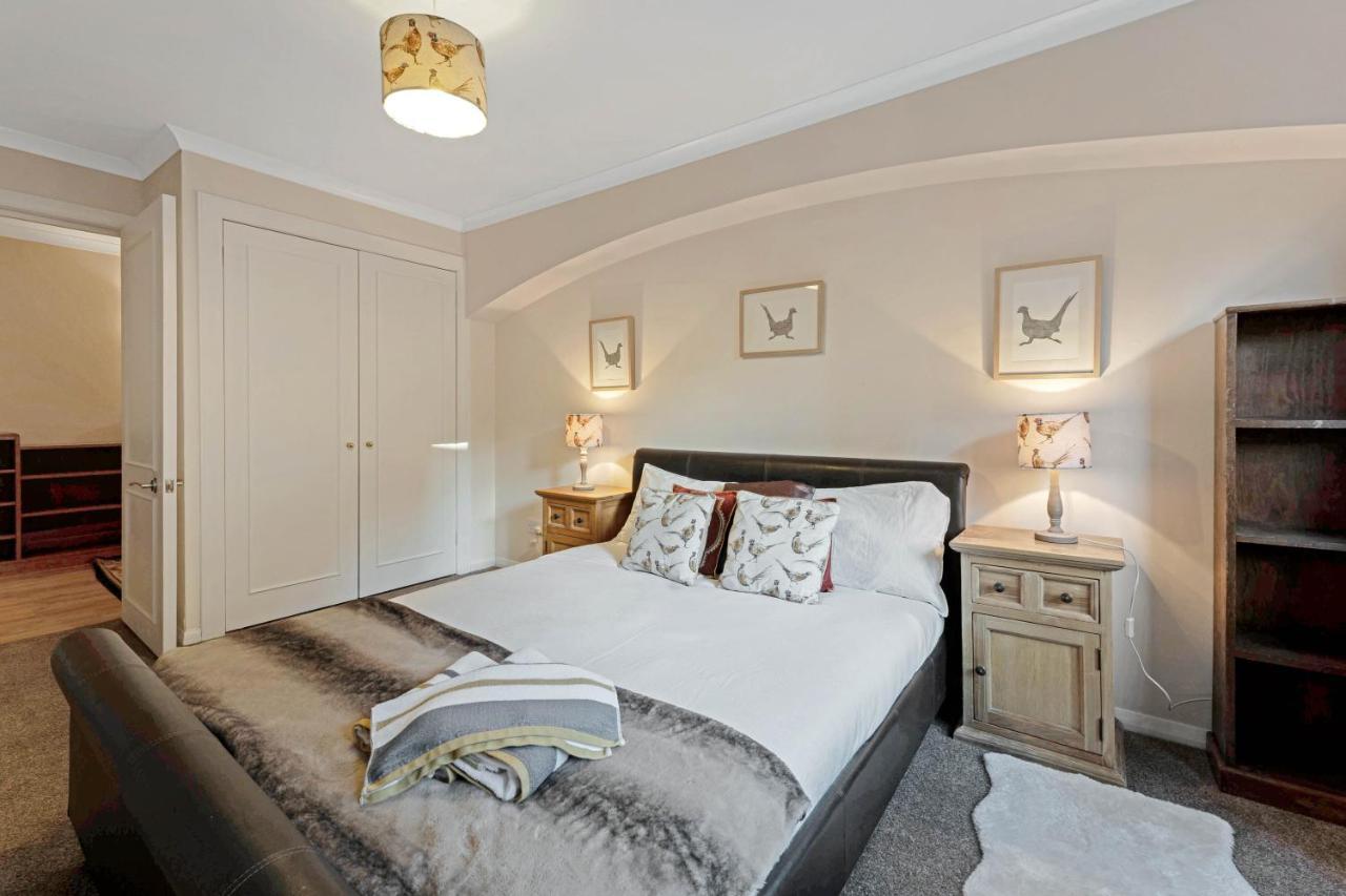 Elegant & Unique Getaway - Spacious 3 Bedroom, 2 Bathroom City Centre Apartment - Free Allocated Parking. Edinburgh Eksteriør bilde